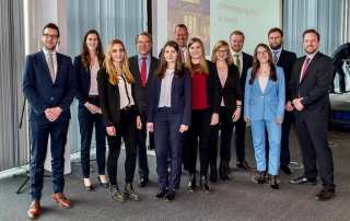 Teilnehmer von links nach rechts: Fabio Papa, Nora Schwenne, Caterina Lerose, Prof. Dr. Jürgen Strobel, Lydia Wittmann, Prof. Dr. Torsten Oletzsky, Lea Schneider, Alina Marquardt, Christian Serries, Katharina Tissen, Harald Kurtze und Frank Cremer